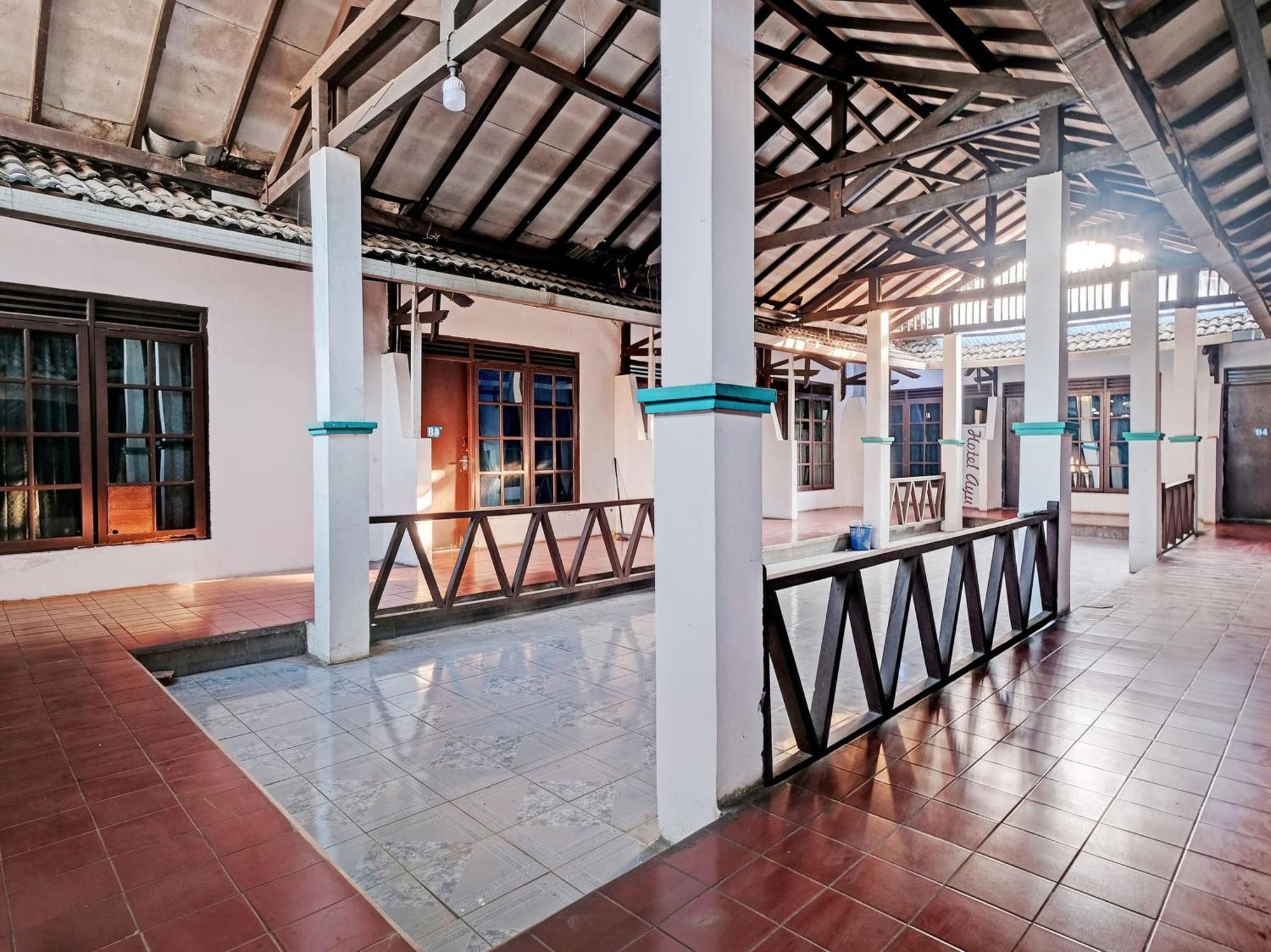 Spot On 92983 Hotel Ayu Semarang Extérieur photo