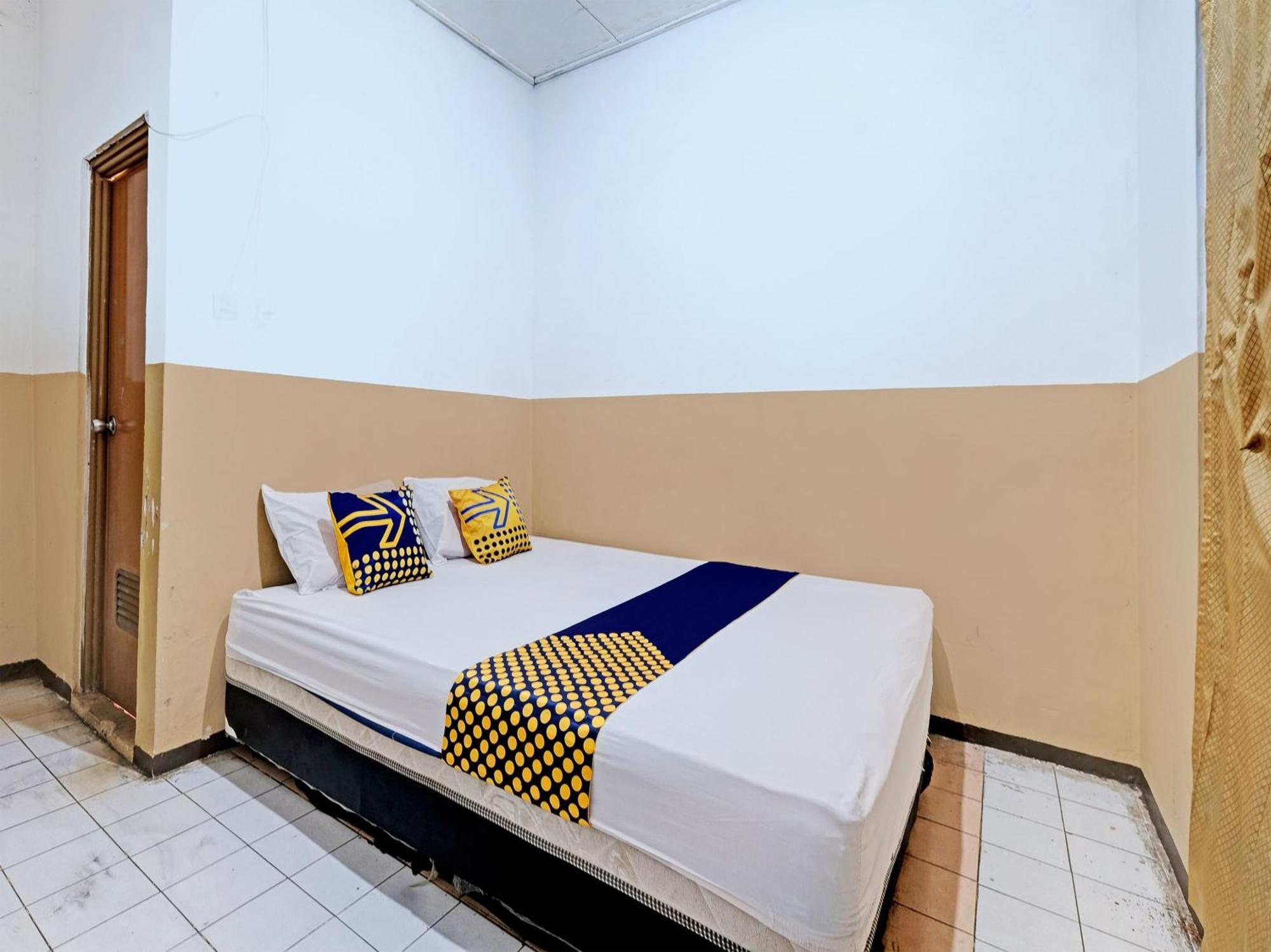 Spot On 92983 Hotel Ayu Semarang Extérieur photo