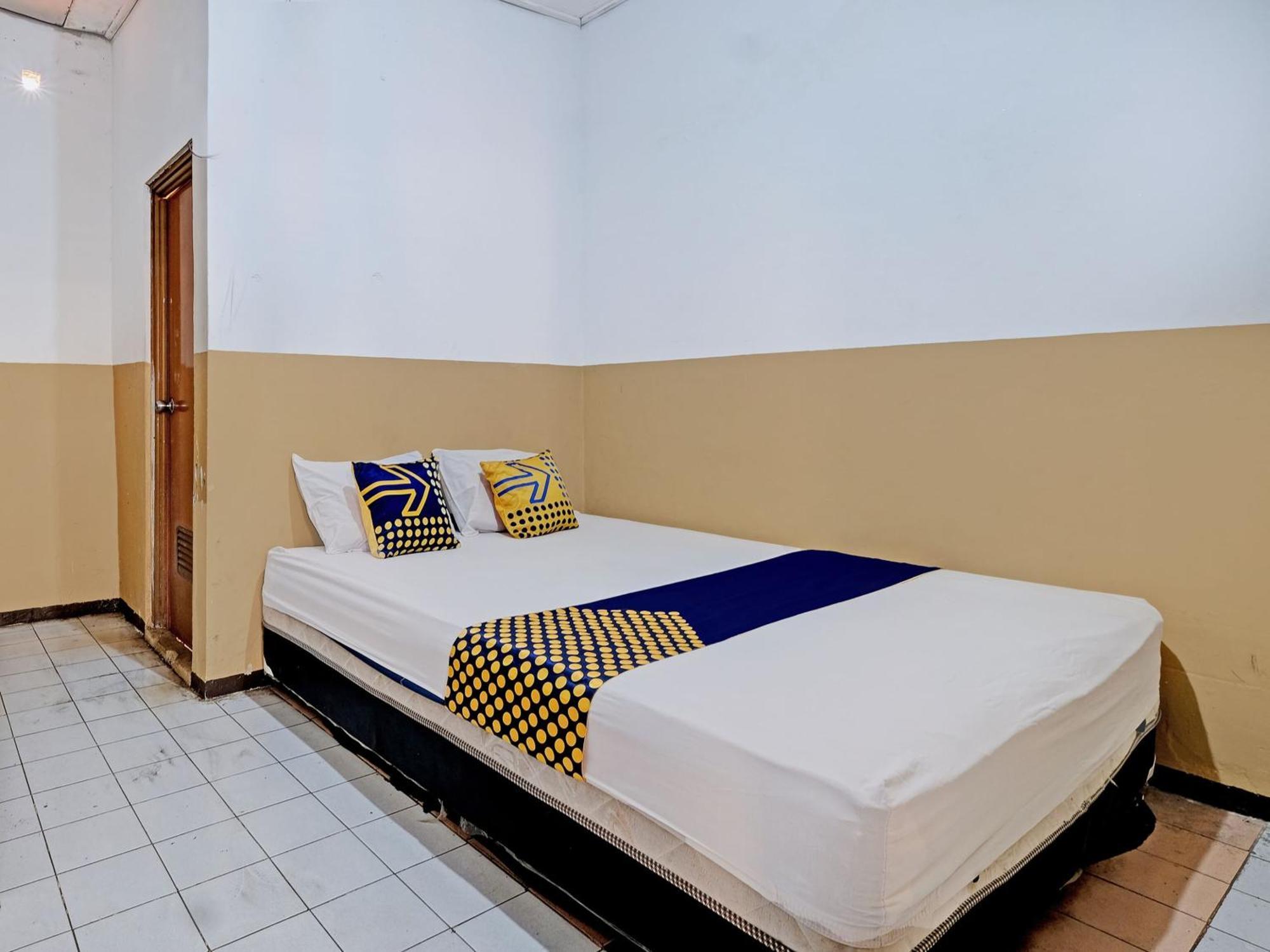 Spot On 92983 Hotel Ayu Semarang Extérieur photo