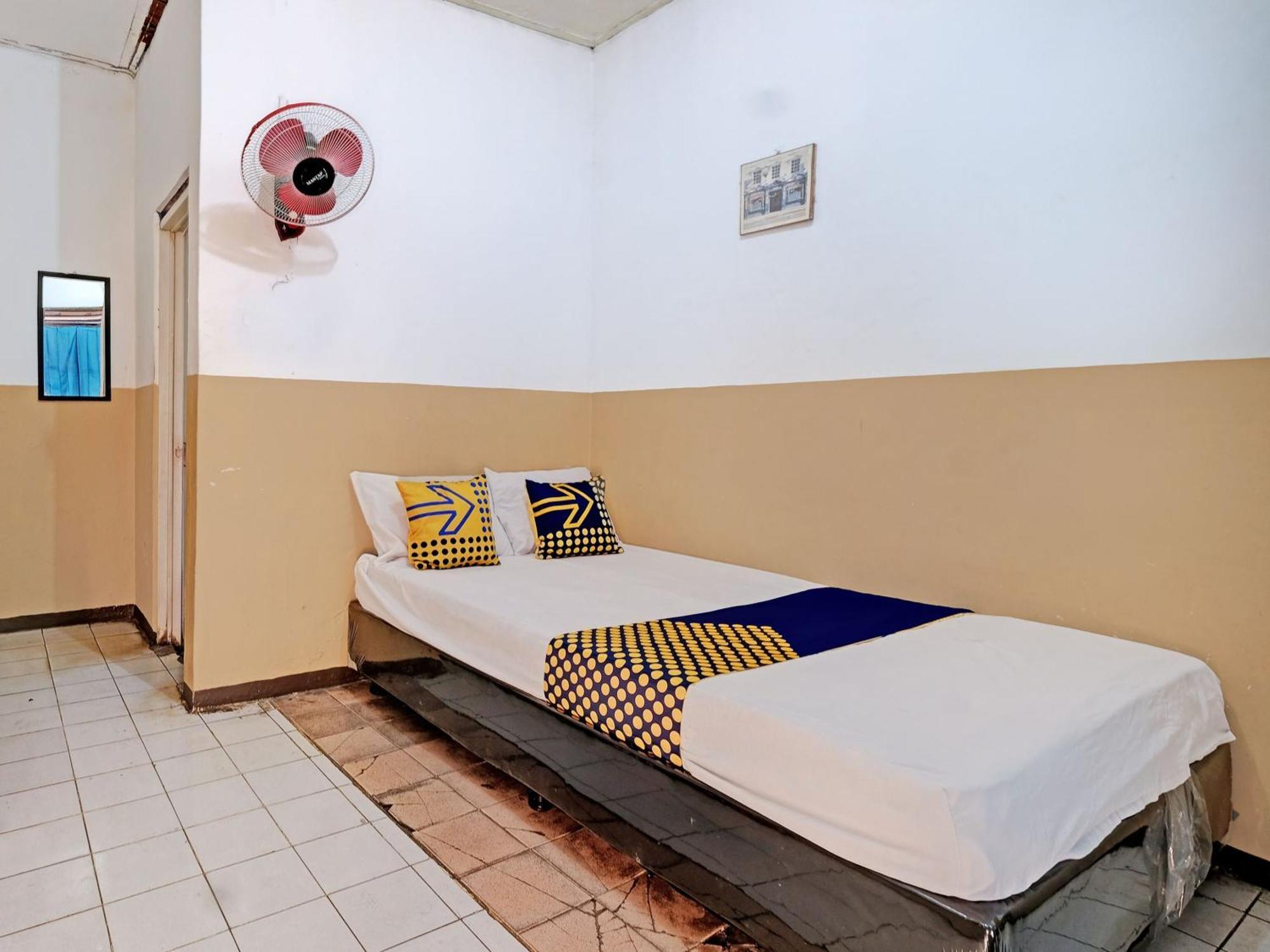 Spot On 92983 Hotel Ayu Semarang Extérieur photo