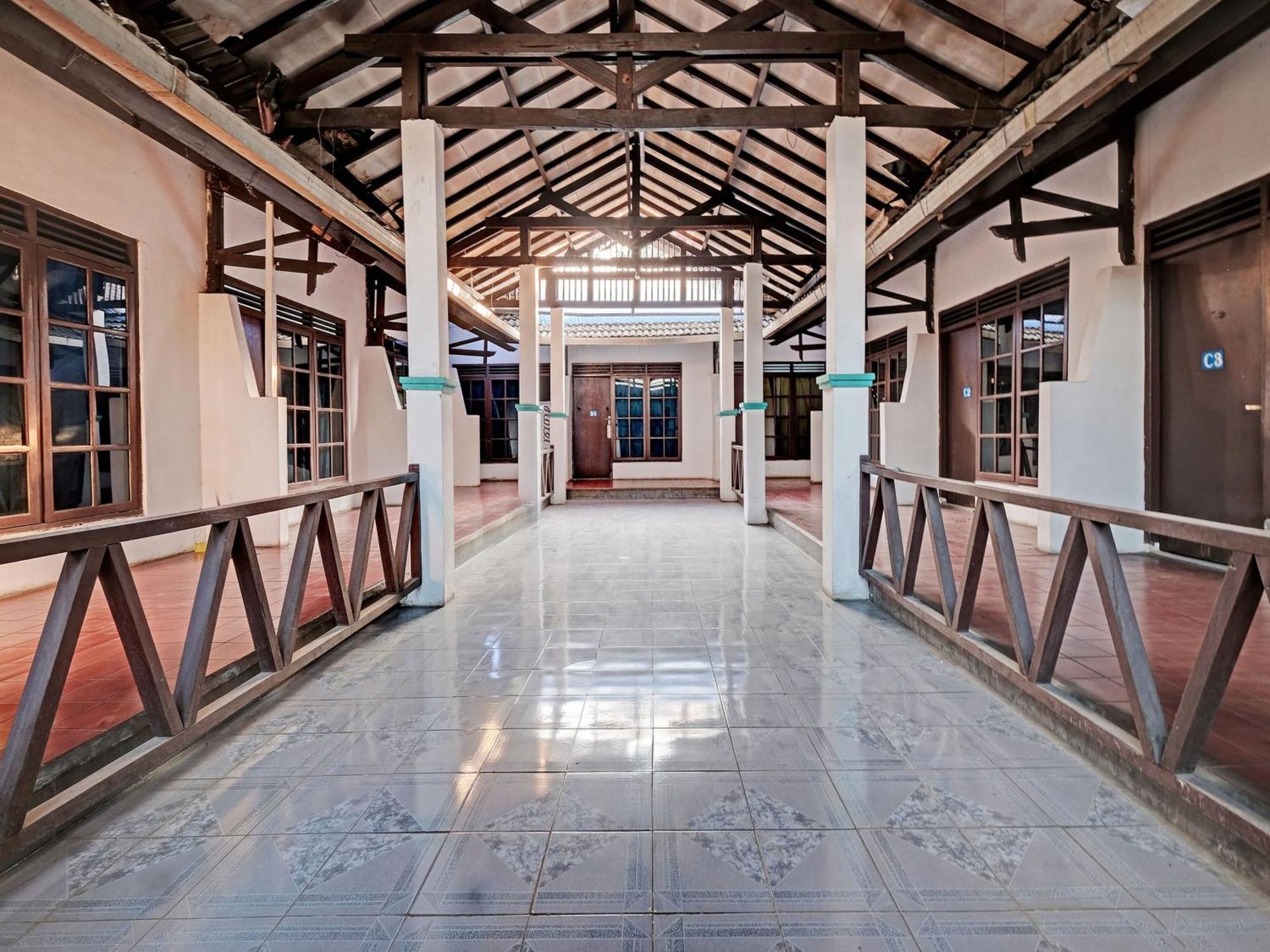 Spot On 92983 Hotel Ayu Semarang Extérieur photo